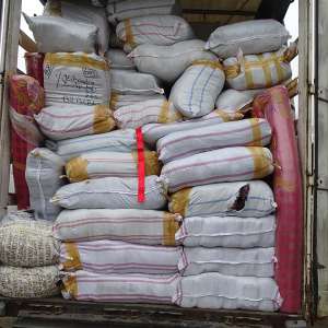 Zeci de mii de bunuri, susceptibile a fi contrafăcute, în valoare de aproximativ 4.000.000 de lei, descoperite de polițiștii de frontieră giurgiuveni