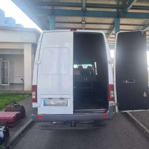 Femeie, în bagajele căreia au fost descoperite țigări, cercetată pentru contrabandă