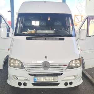 Femeie, în bagajele căreia au fost descoperite țigări, cercetată pentru contrabandă