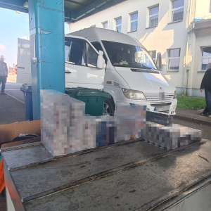 Femeie, în bagajele căreia au fost descoperite țigări, cercetată pentru contrabandă