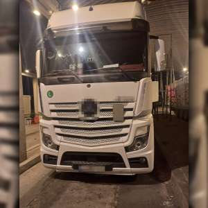 Cetățeni sirieni ascunși într-un camion care transporta alimente, depistați în P.T.F. Giurgiu