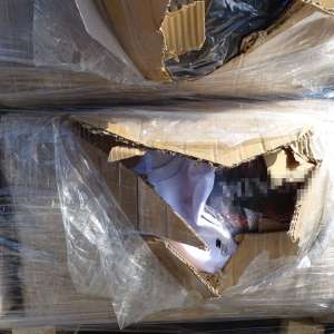 Peste 3.000 articole vestimentare, încălțăminte, parfumuri și genți contrafăcute,  descoperite într-un autocamion în PTF Calafat