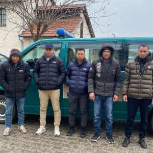 Cinci cetățeni străini depistați în tentativă de trecere ilegală