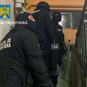 Grup infracțional organizat, specializat în trafic de migranți, destructurat de polițiștii de frontieră sub coordonarea DIICOT
