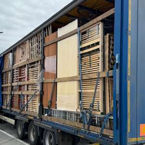 Deşeuri din  Germania oprite la Borș II. 31 de tone de diverse bunuri