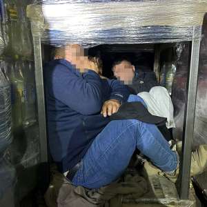 Optsprezece cetăţeni străini,  depistați în tentativă de trecere ilegală a frontierei