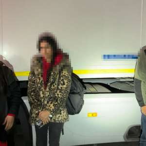 Trafic de migranți la Nădlac și Nădlac II. Nouă cetățeni străini depistați ascunși în două mijloace de transport