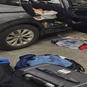 Articole vestimentare susceptibile a fi contrafăcute în valoare de peste 480.000 lei, confiscate de poliţiştii de frontieră de la PTF Negru Vodă