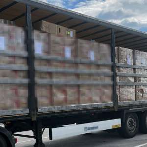 Deşeuri din vestul Europei oprite la Borș II. Aproximativ 28 tone de diverse bunuri descoperite