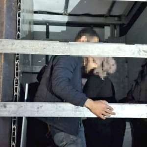 24 de cetăţeni străini,  depistați ascunși în două TIR-uri la Nădlac II