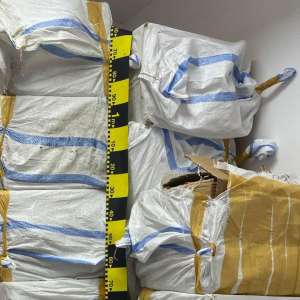 Peste 82.000 articole de îmbrăcăminte, în valoare de peste 7 milioane de lei, descoperite în PTF Bechet