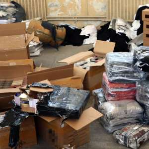 Mii de bunuri susceptibile a fi contrafăcute,  descoperite într-un autocar la PTF Giurgiu