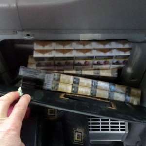 Țigarete în valoare de peste 21.000 lei, descoperite ascunse în interiorul a două mijloace de transport
