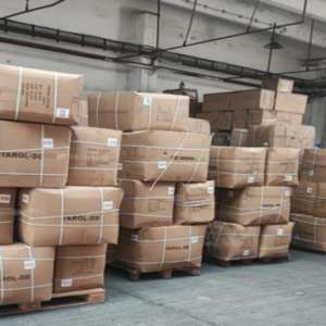 Articole vestimentare și încălțăminte susceptibile a fi contrafăcute, în valoare de 2.700.000 lei, descoperite de polițiștii de frontieră constănțeni