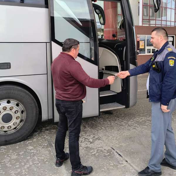 A plătit 800 de euro pentru un document, dar s-a ales cu dosar penal