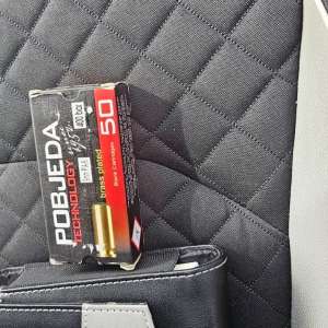 Armă neletală și muniția aferentă, fără documente justificative, reținute la intrarea în țară