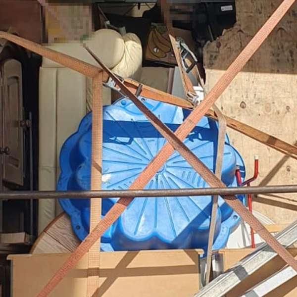 Peste 100.000 kg deșeuri oprite la intrarea în țară la frontiera de vest