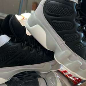 Bunuri susceptibile a fi contrafăcute, în valoare de peste 8 milioane lei, depistate în Portul Constanța