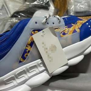 Camion încărcat cu zeci de mii de bunuri susceptibile a fi contrafăcute, în valoare de aproximativ 13 milioane lei, descoperit în PTF Turnu Măgurele