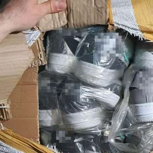 Camion încărcat cu zeci de mii de bunuri susceptibile a fi contrafăcute, în valoare de aproximativ 13 milioane lei, descoperit în PTF Turnu Măgurele