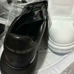 Camion încărcat cu zeci de mii de bunuri susceptibile a fi contrafăcute, în valoare de aproximativ 13 milioane lei, descoperit în PTF Turnu Măgurele