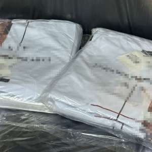 Camion încărcat cu zeci de mii de bunuri susceptibile a fi contrafăcute, în valoare de aproximativ 13 milioane lei, descoperit în PTF Turnu Măgurele