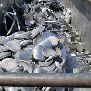 Peste 34 tone deșeuri oprite la graniţa de vest