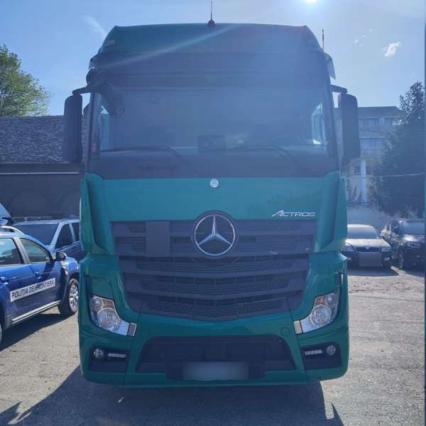 Autocamion în valoare de 180.000 lei căutat de autorităţi, descoperit de polițiștii de frontieră din PTF Calafat