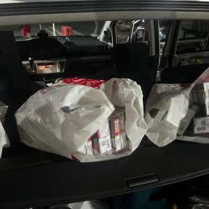 Peste 32.400 tigarete descoperite ascuse în locuri special amenajate într-un autoturism