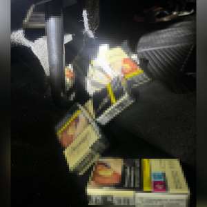 Peste 32.400 tigarete descoperite ascuse în locuri special amenajate într-un autoturism