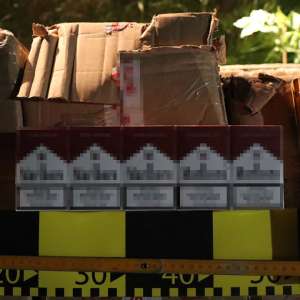 Doi suceveni cercetați pentru contrabandă și 40.000 de pachete de țigări confiscate în ultimele 48 de ore