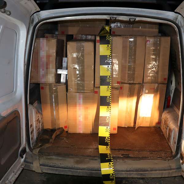 Doi suceveni cercetați pentru contrabandă și 40.000 de pachete de țigări confiscate în ultimele 48 de ore