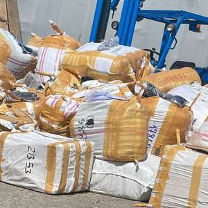 Autocamion încărcat cu zeci de mii de bunuri susceptibile a fi contafăcute, în valoare de peste 5.500.000 lei descoperit în P.T.F Călăraşi