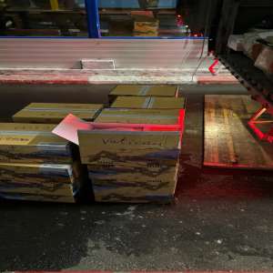 Peste 200 de sticle de vin nedeclarate la intrarea în ţară, descoperite de polițiștii de frontieră