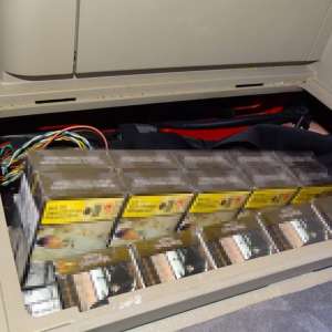 Aproximativ 16.000 țigarete descoperite ascunse în pereții laterali ai unui autocamion pentru transport animale, în PTF Calafat