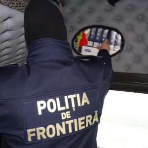 Aproximativ 16.000 țigarete descoperite ascunse în pereții laterali ai unui autocamion pentru transport animale, în PTF Calafat