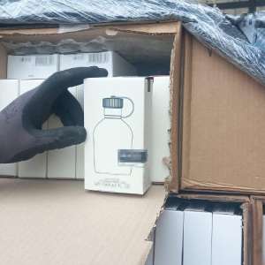 Peste 1.500 de parfumuri, descoperite în această dimineață în două autocamioane, în PTF Giurgiu
