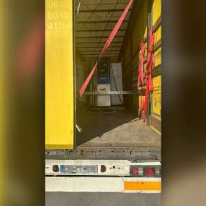 Deşeuri din vestul Europei oprite la Borș II. Aproximativ 50 tone de diverse bunuri descoperite.