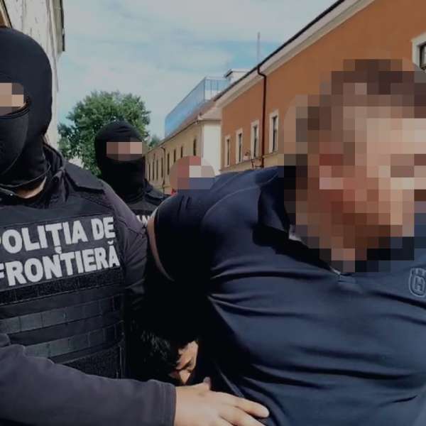 Călăuzele grupului de migranţi arestate preventiv pentru 30 de zile