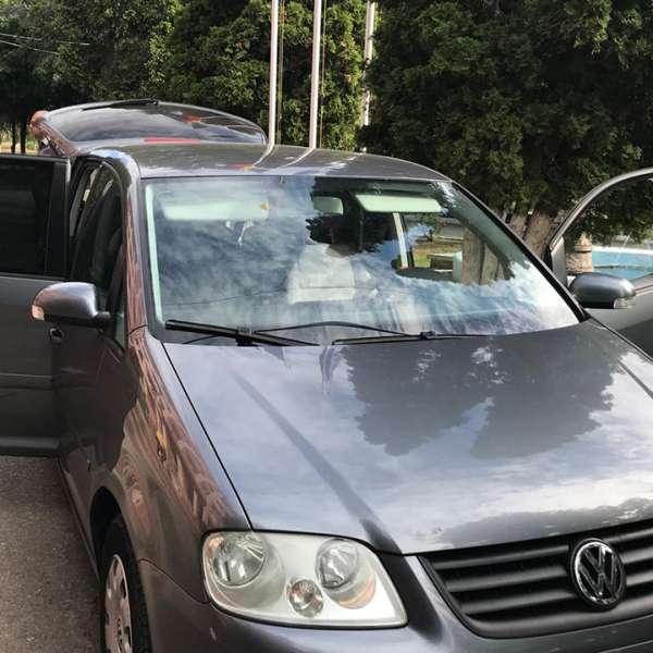 Țigarete de contrabandă, o armă, un autoturism și materiale pirotehnice confiscate de polițiștii de frontieră