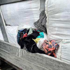 Peste 21 tone de deşeuri, oprite la intrarea în ţară