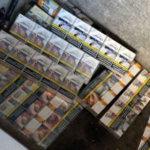 Țigarete în valoare de peste 25.000 lei, descoperite ascunse în interiorul a trei microbuze și un autocamion