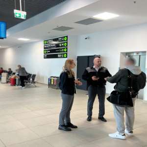 Document cu viză falsificată, descoperit la Punctul de Trecere a Frontierei Aeroport Iași