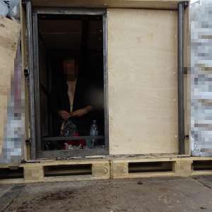 62 cetățeni sirieni ascunși în două mijloace de transport, descoperiți în PTF Calafat