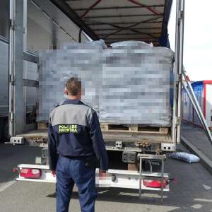 62 cetățeni sirieni ascunși în două mijloace de transport, descoperiți în PTF Calafat