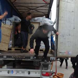 62 cetățeni sirieni ascunși în două mijloace de transport, descoperiți în PTF Calafat