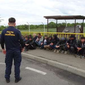 62 cetățeni sirieni ascunși în două mijloace de transport, descoperiți în PTF Calafat