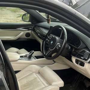 Autoturism de lux semnalat furat din Marea Britanie, descoperit în trafic de poliţiştii de frontieră ieşeni