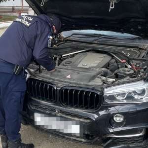 Autoturism de lux semnalat furat din Marea Britanie, descoperit în trafic de poliţiştii de frontieră ieşeni