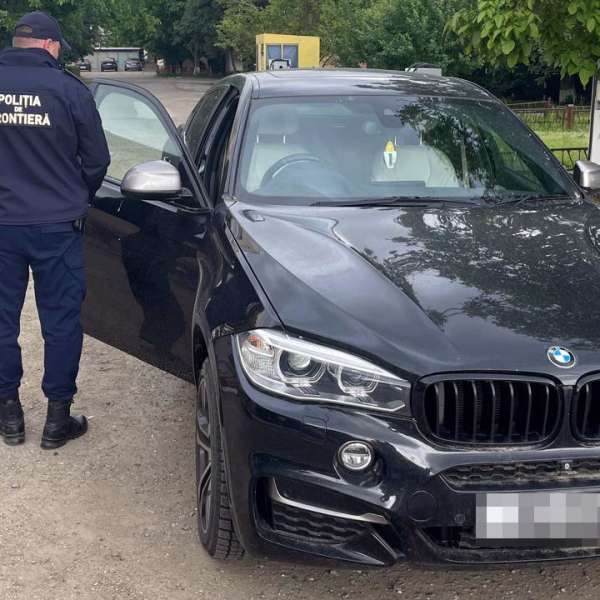 Autoturism de lux semnalat furat din Marea Britanie, descoperit în trafic de poliţiştii de frontieră ieşeni